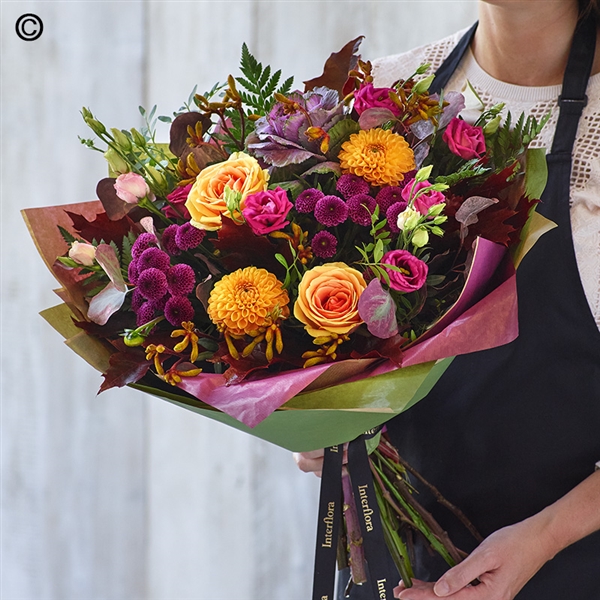 AUTUMN HANDTIED